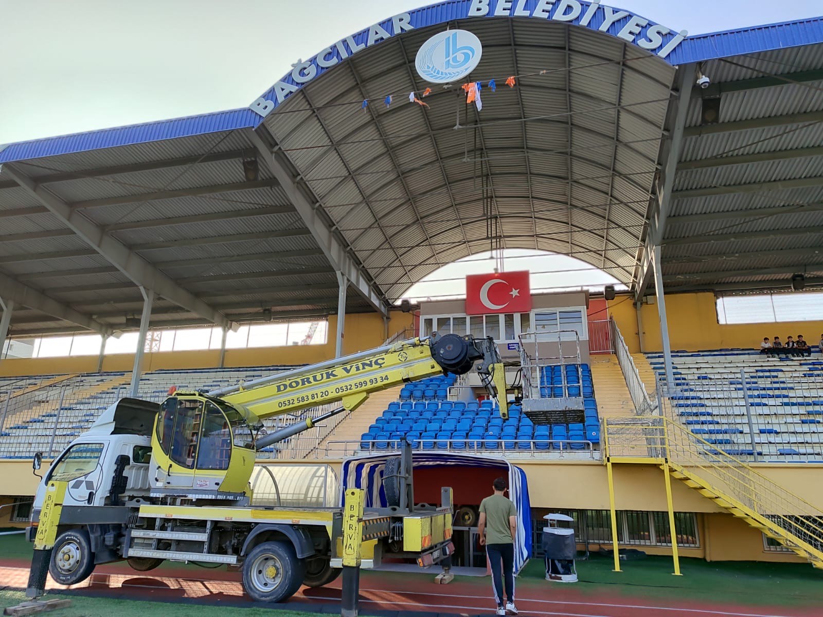 Bağcılar Mobil Vinç Kiralama Hakkında Merak Edilenler – Bağcılar bölgesinde Doruk Vinç saha çalışması