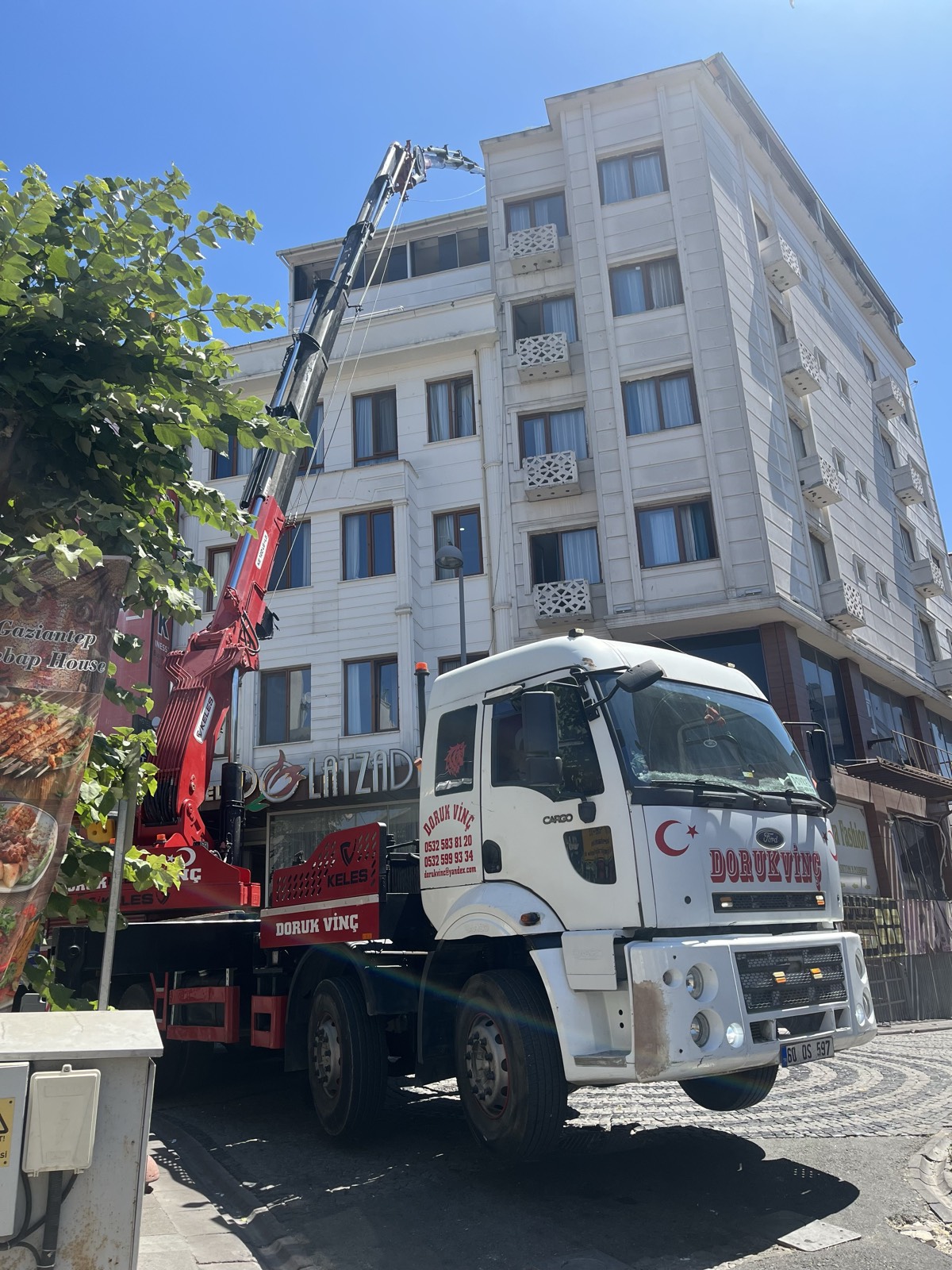 Fatih Mobil Vinç Kiralama Hakkında Merak Edilenler – Fatih bölgesinde Doruk Vinç saha çalışması
