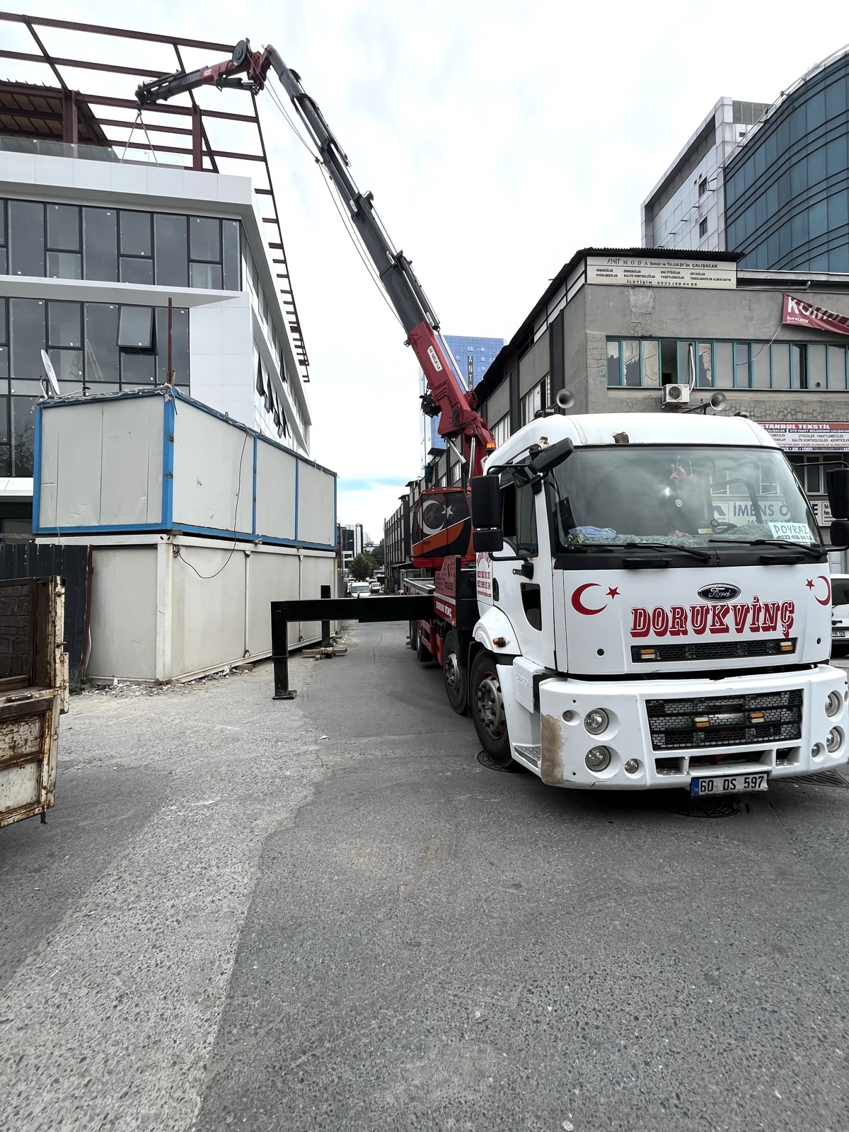 Küçükçekmece Kırmalı Vinç Kiralama İçin Pratik Öneriler – Küçükçekmece bölgesinde Doruk Vinç saha çalışması